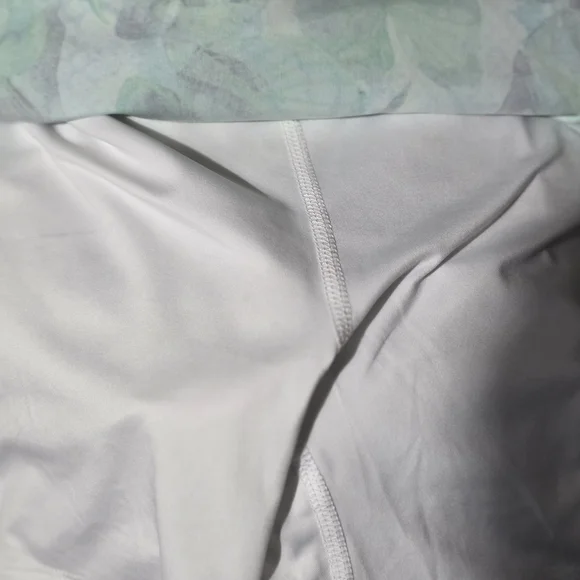 NWT Tommy Bahama Golf Skort - Picture 3 of 4